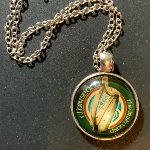 Silver Celtic Cabochon Pendant - cláirseach Irish Harp - Picture 1 of 1